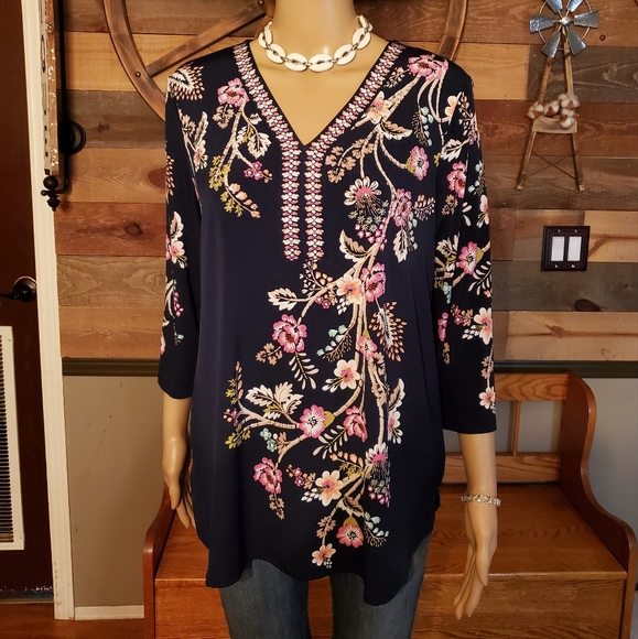 JM Collection Navy Floral Studded Tunic Top - Picture 2 of 11